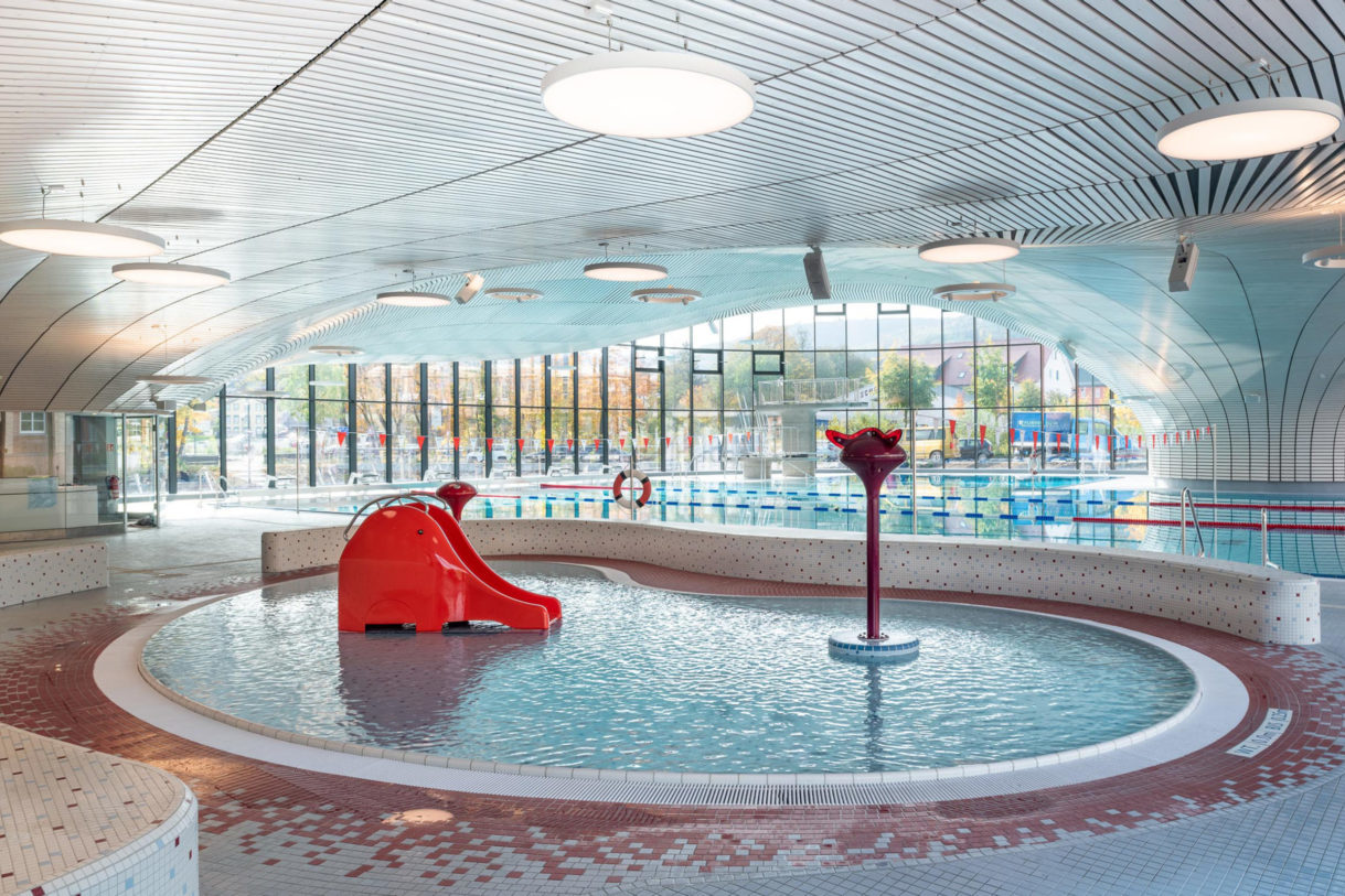 Blick auf das Schwimmbad Ilmenau, Bereich für Kinder