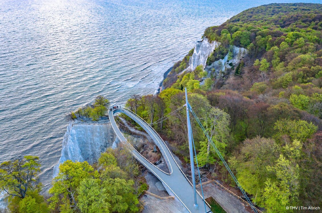 Felswand mit Skywalk